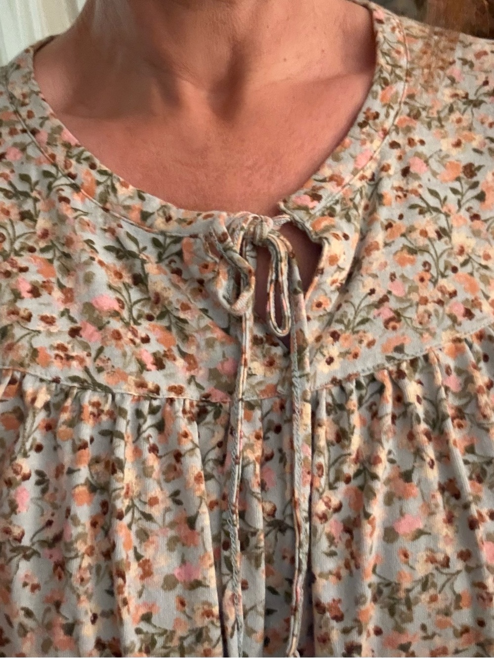Lane Bryant Cap Sleeve Ruffled Tie Front Blouse Size 10/12 - Picture 9 of 11